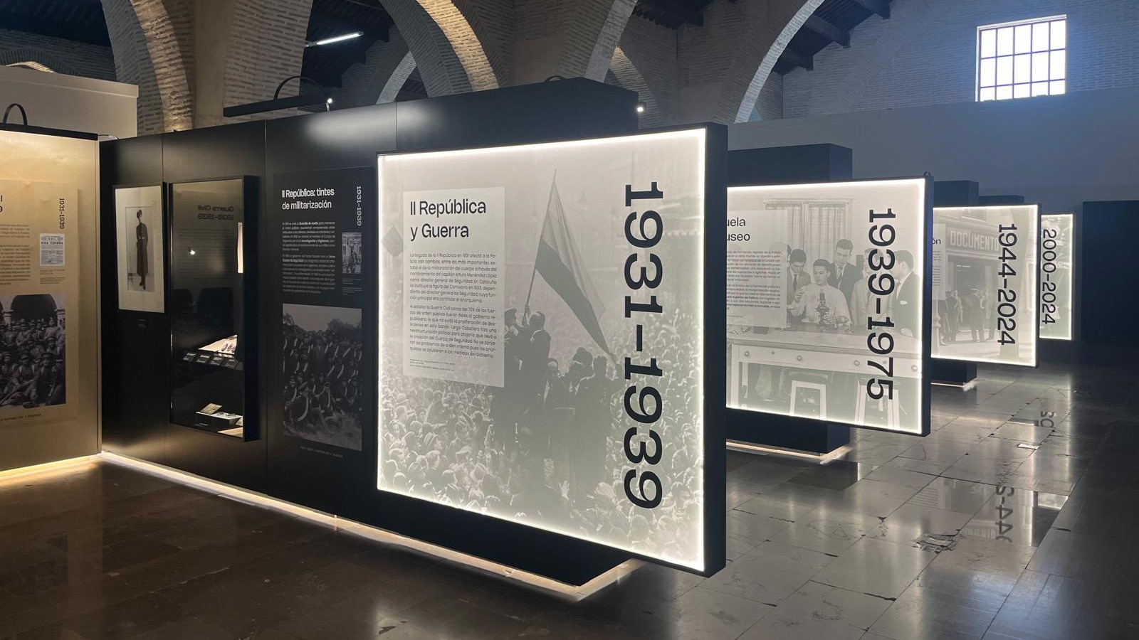 Portada exposició - '200 años de historia de la Policía Española'.