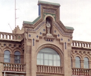 Detalle de la fachada del Asilo San Juan de Dios